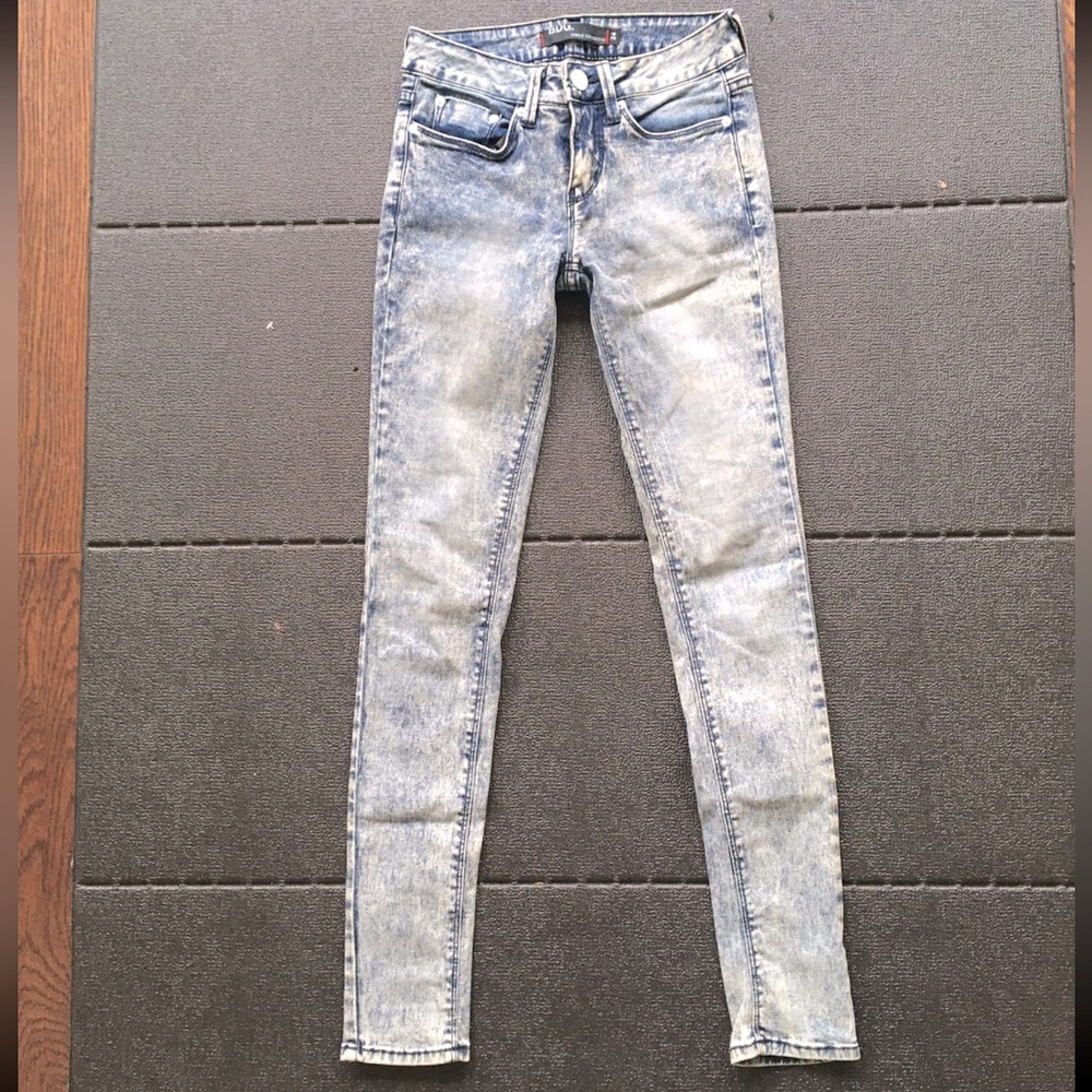 BDG acid wash skinny jeans